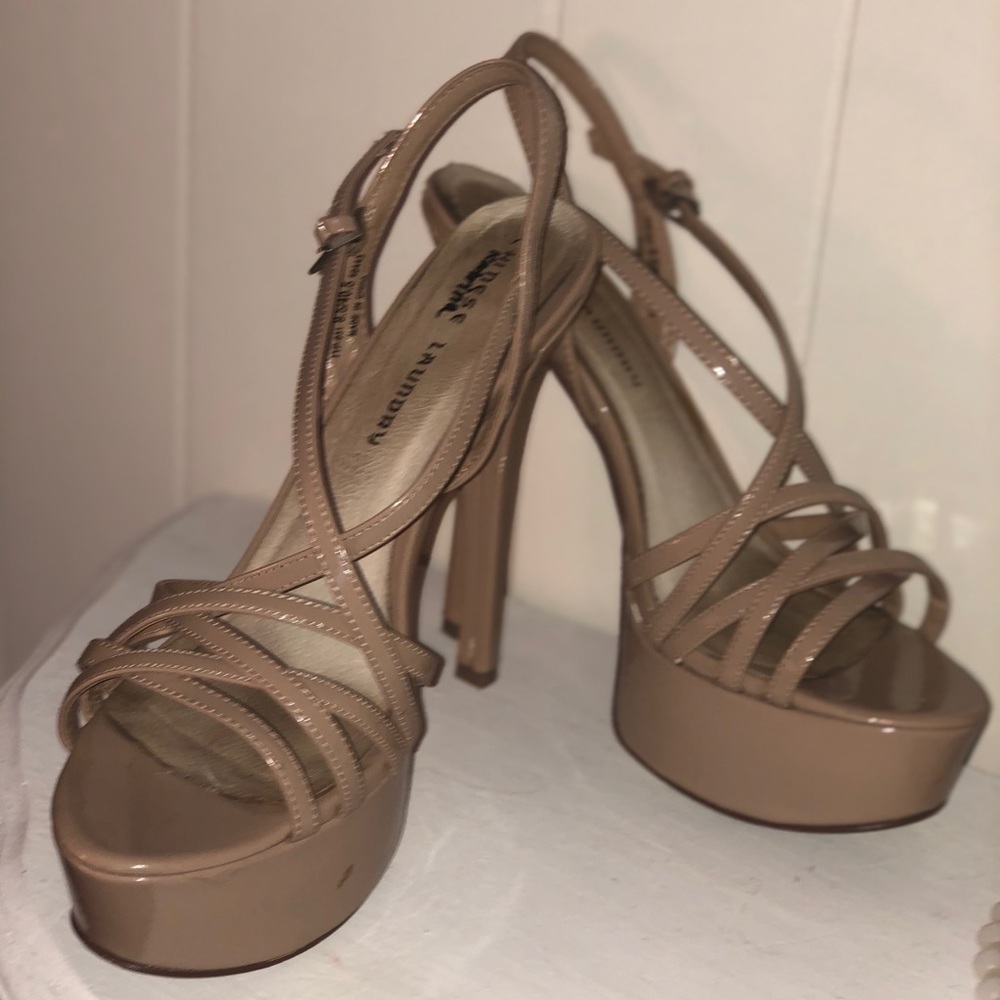 SOLD Chinese Laundry Pageant TippytopS Sz 10